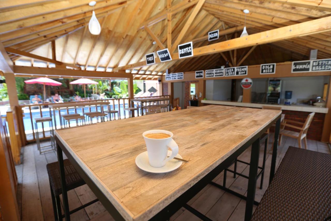 טוק טוק Toba Village Inn מראה חיצוני תמונה