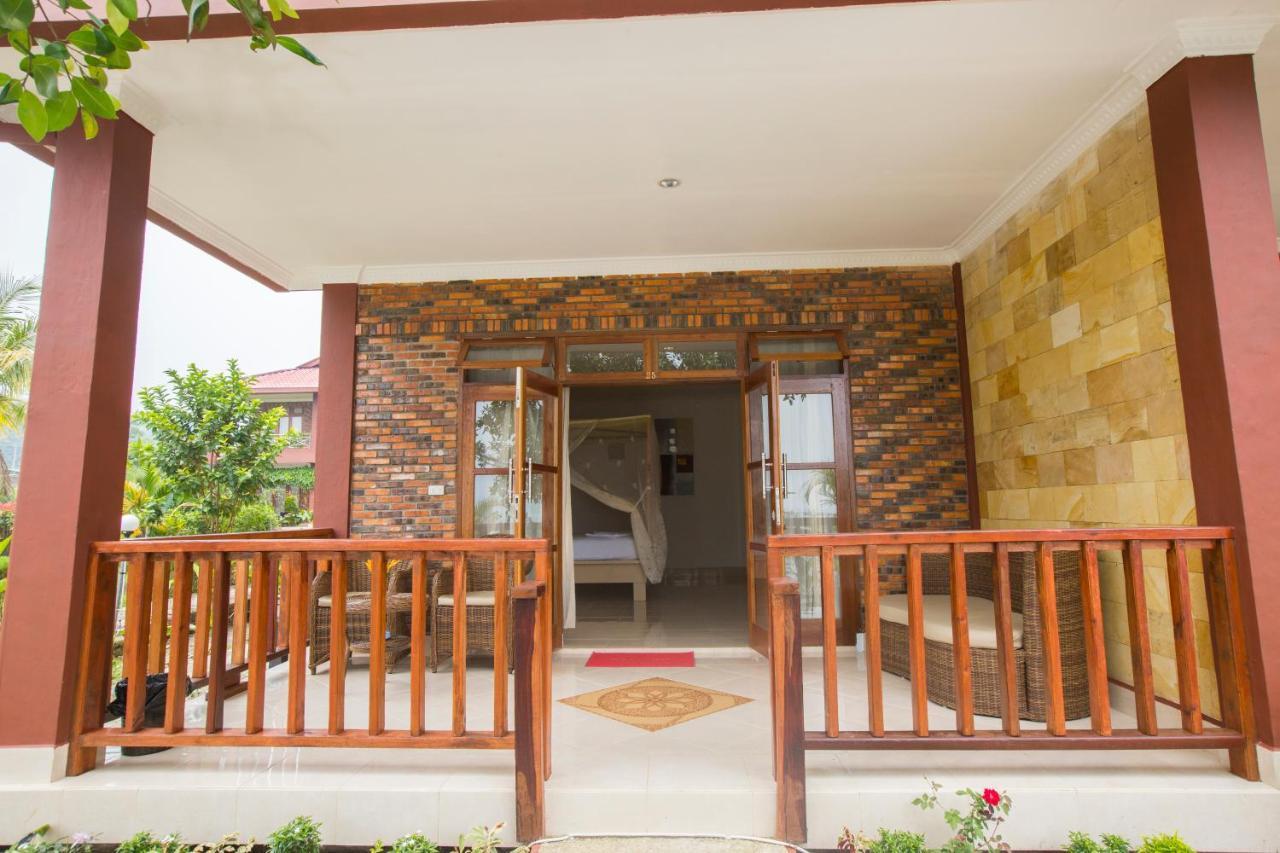 טוק טוק Toba Village Inn מראה חיצוני תמונה